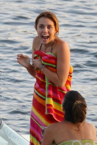 Miley Cyrus nude photo 98