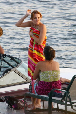Miley Cyrus nude photo 95
