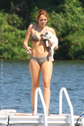 Miley Cyrus nude photo 87