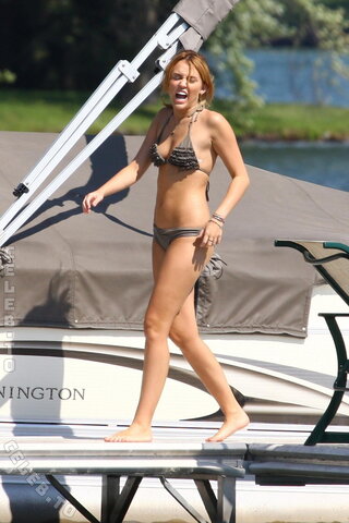 Miley Cyrus nude photo 79