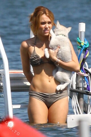 Miley Cyrus photo 4