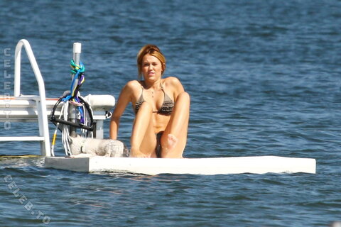 Miley Cyrus photo 6