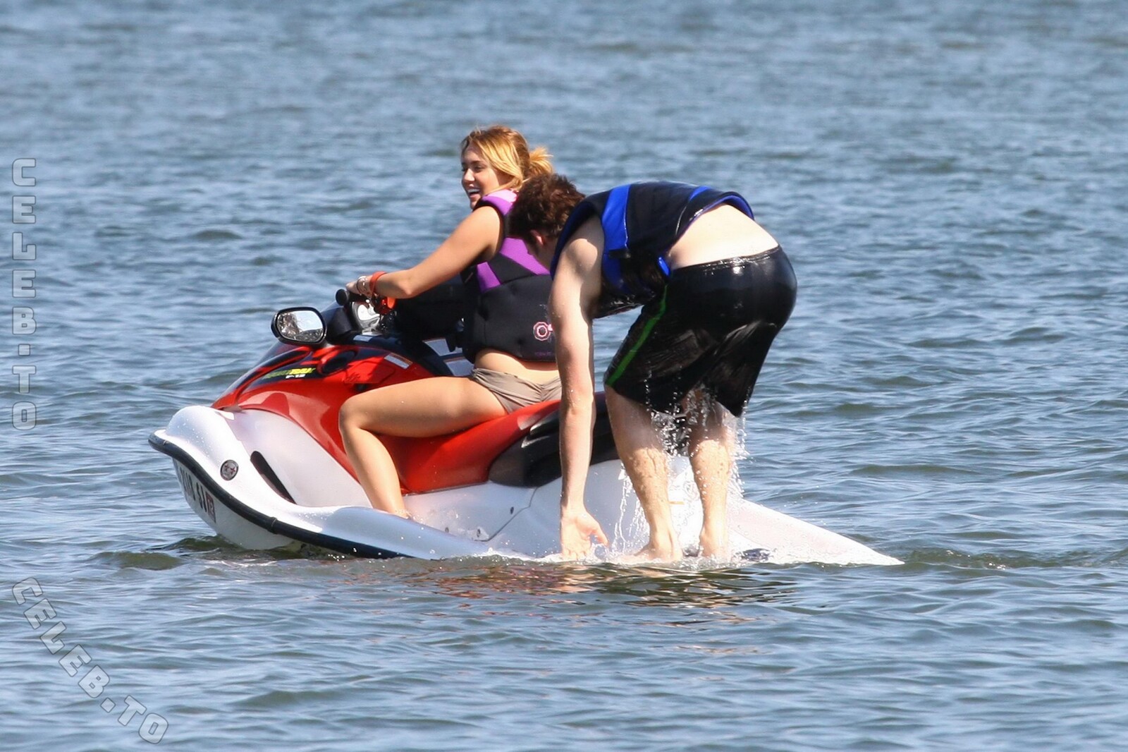 Miley Cyrus nude photo 14