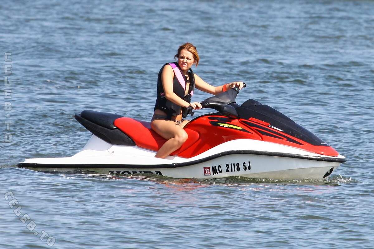Miley Cyrus nude photo 26