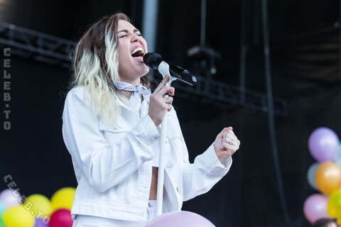 Miley Cyrus photo 4