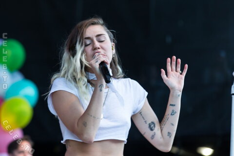 Miley Cyrus photo 5