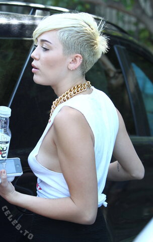 Miley Cyrus - At Whole Foods In Los Angeles 09/2012 #nipslip #sideboob