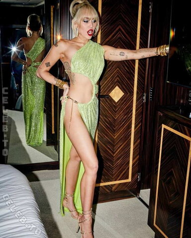 Miley Cyrus photo 5