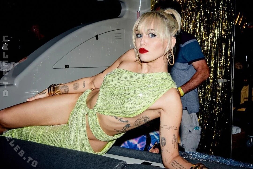 Miley Cyrus nude photo 6