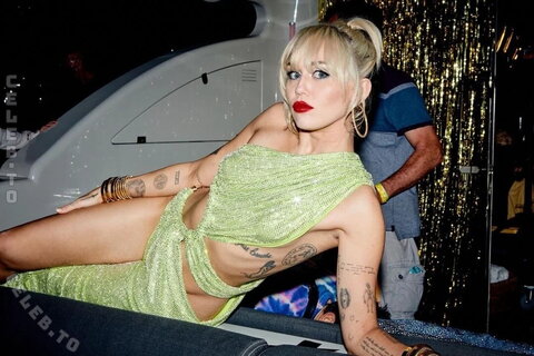 Miley Cyrus photo 6