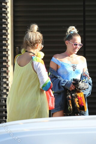 Miley Cyrus photo 6