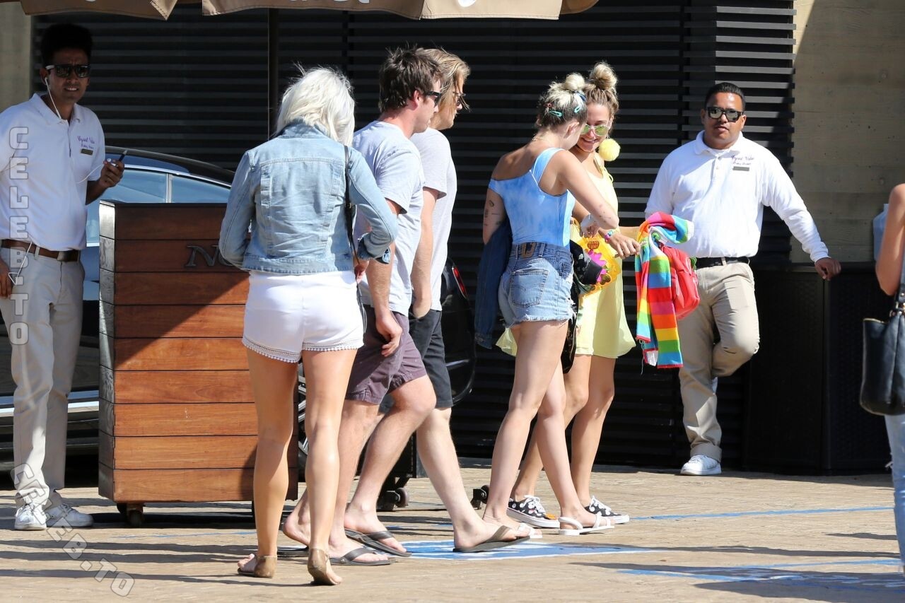Miley Cyrus nude photo 7