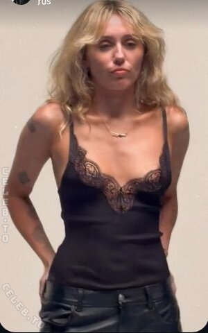 Miley Cyrus nude photo 11