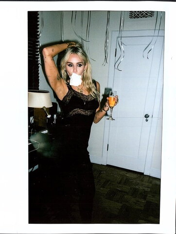 Miley Cyrus photo 3