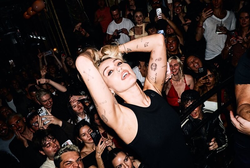 Miley Cyrus nude photo 3