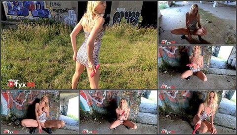 Miley Weasel nude photo 27