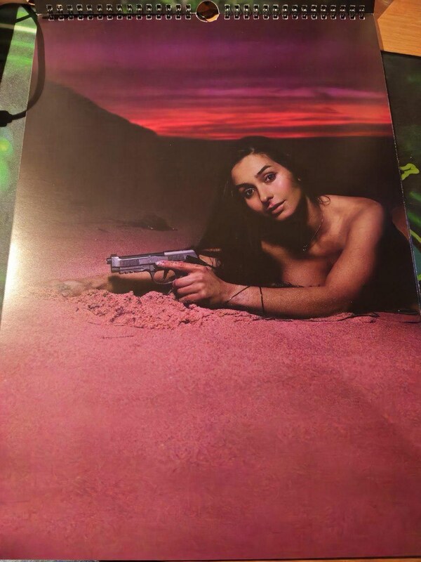 Miliholicy nude photo 1