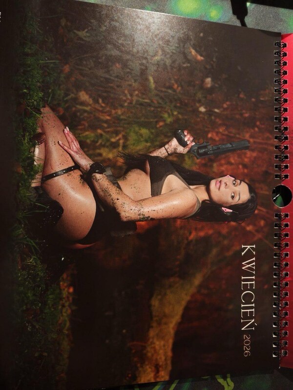 Miliholicy nude photo 8