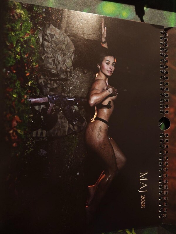 Miliholicy nude photo 9