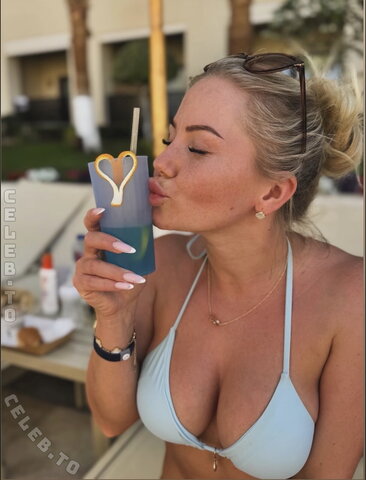 mi_lkaaaa nude photo 28