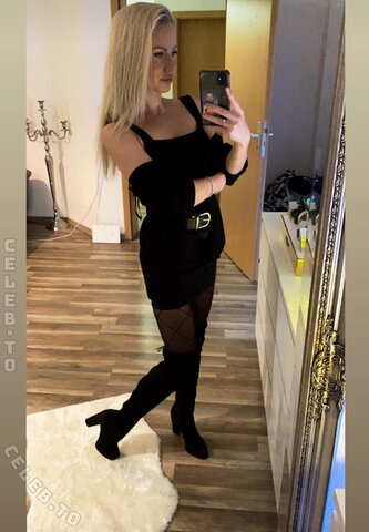 mi_lkaaaa nude photo 9