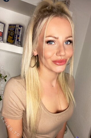 mi_lkaaaa nude photo 6