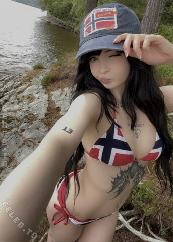 Milkgore nude photo 3