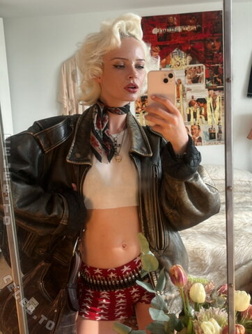 Milkie Way nude photo 10