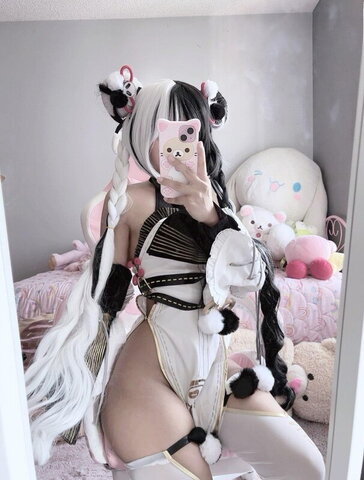Milkiewaifu nude photo 9