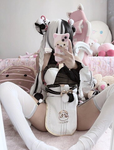 Milkiewaifu nude photo 8