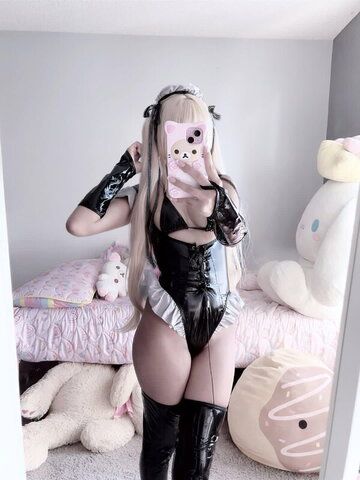 Milkiewaifu nude photo 6