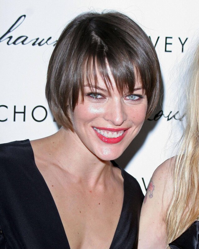 Milla Jovovich nude photo 4