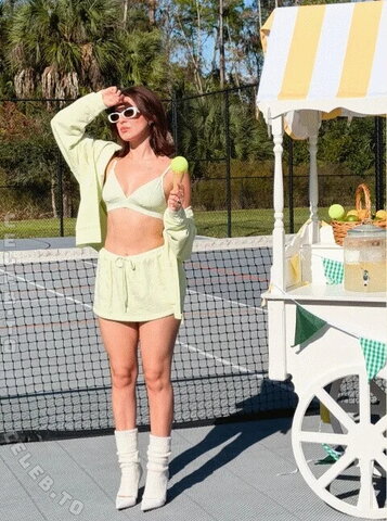 Millie Bobby Brown nude photo 28