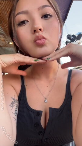 Millie Howell nude photo 22