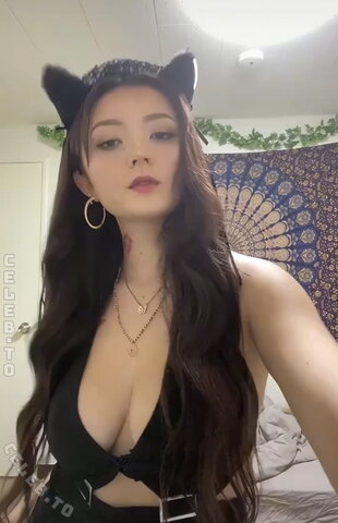Millie Howell nude photo 9