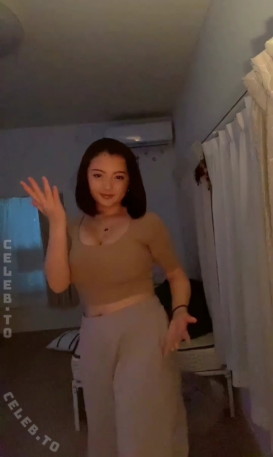 Millie Howell nude photo 2