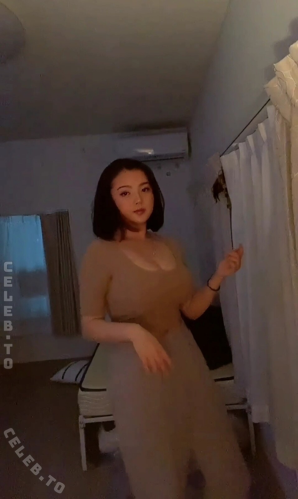 Millie Howell nude photo 3