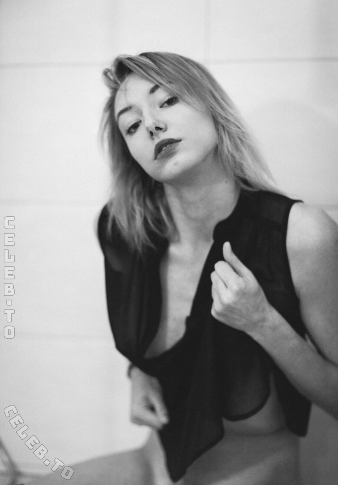Milly Fischer nude photo 5
