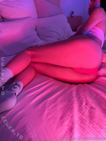 Milo Moiré nude photo 5