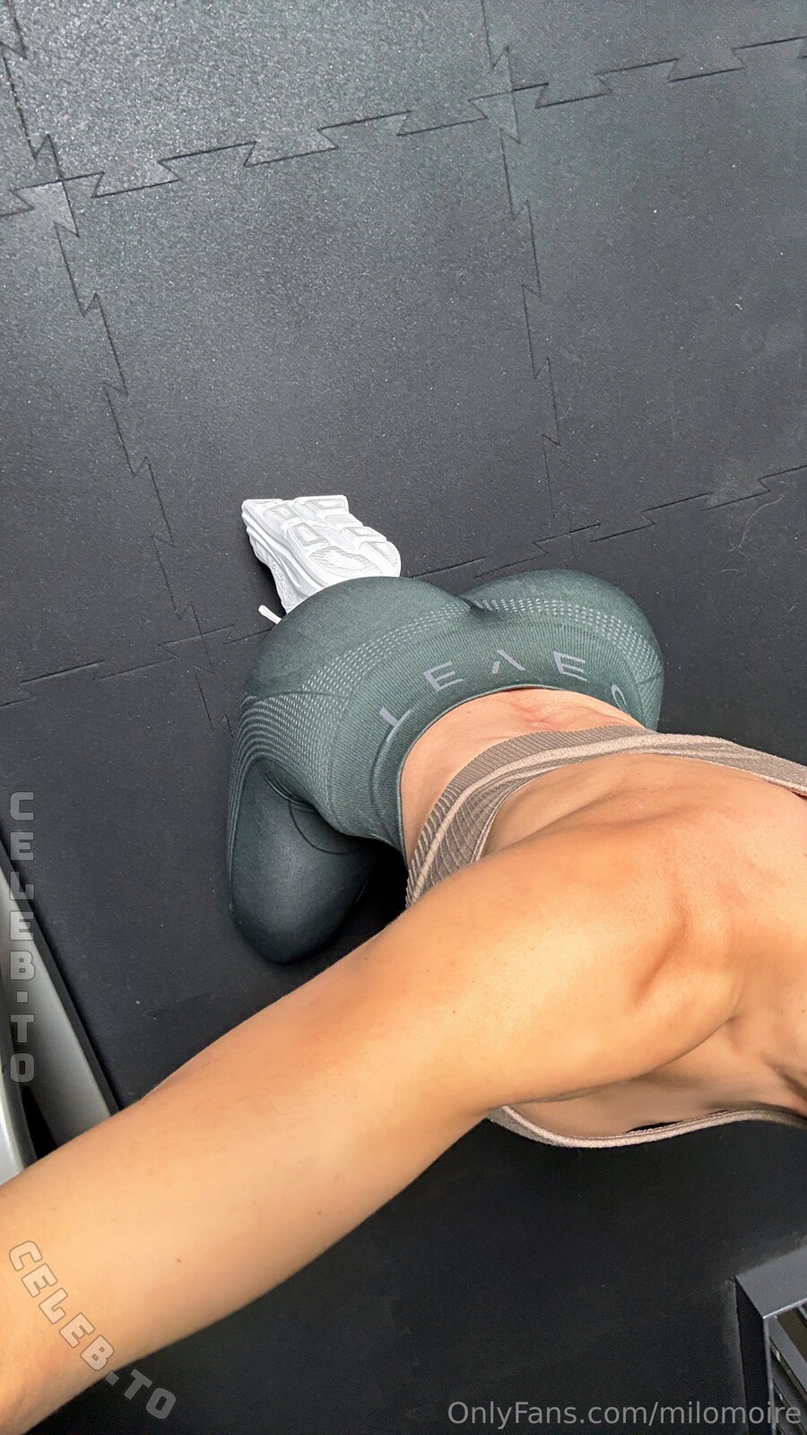 Milo Moiré nude photo 4