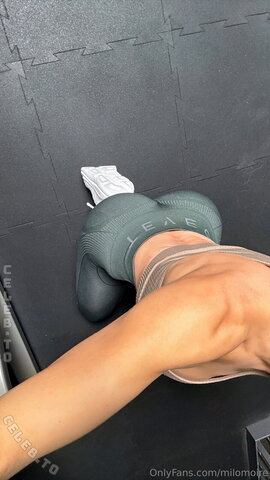 Milo Moiré nude photo 4