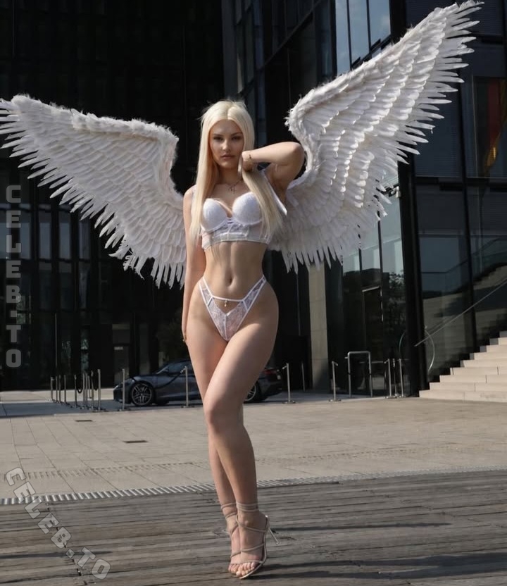 Mimillyyi nude photo 1