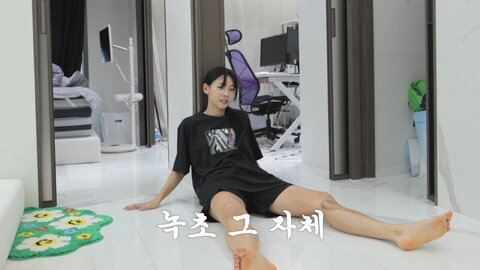 Min-ji KIM nude photo 2