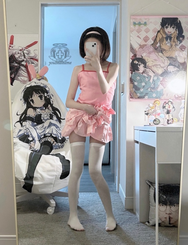 Min nude photo 3