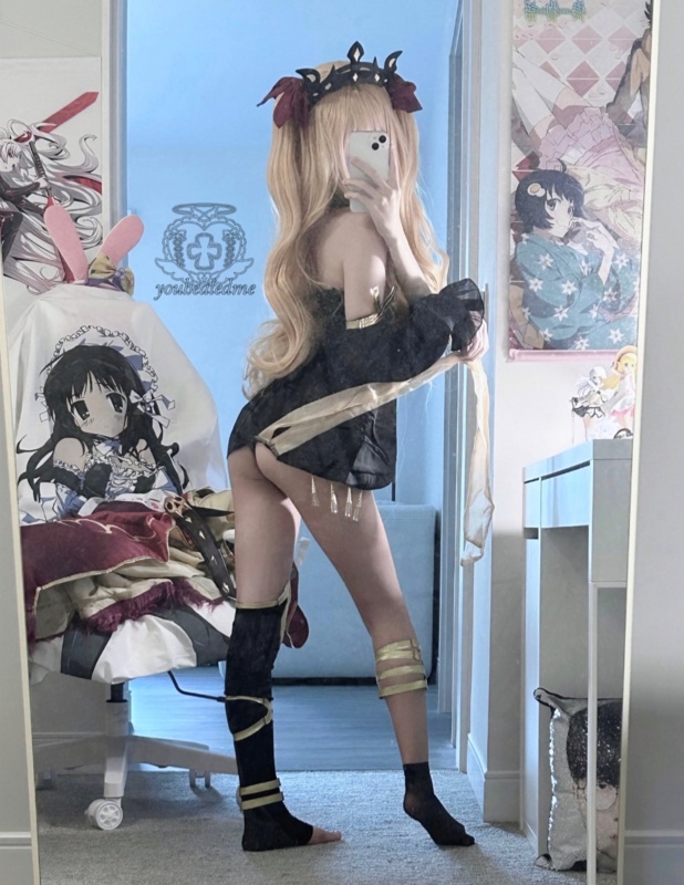 Min nude photo 1