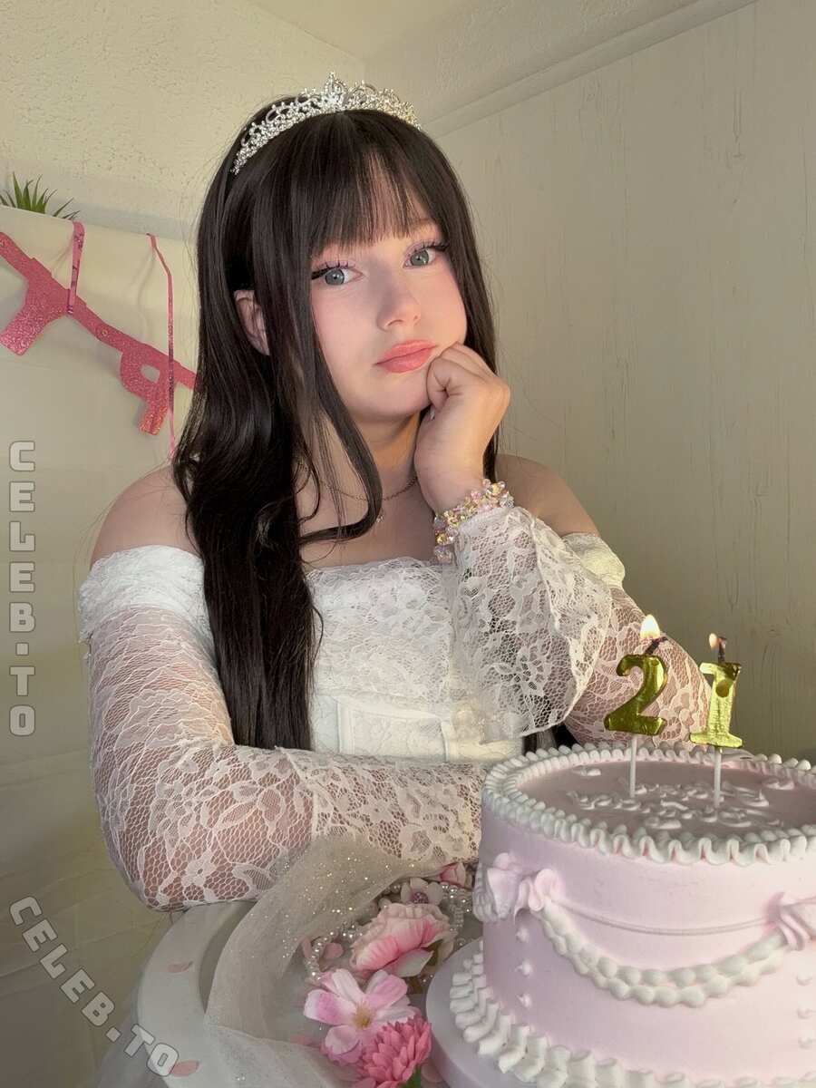 Mina min nude photo 4