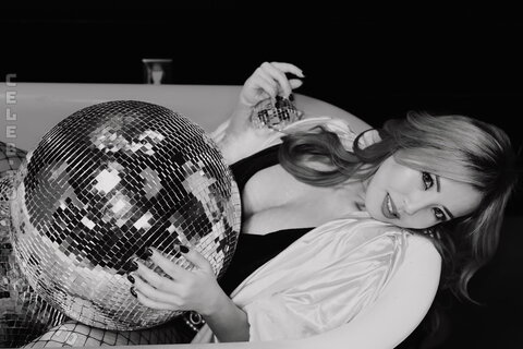 Mina Shirakawa – Disco Ball