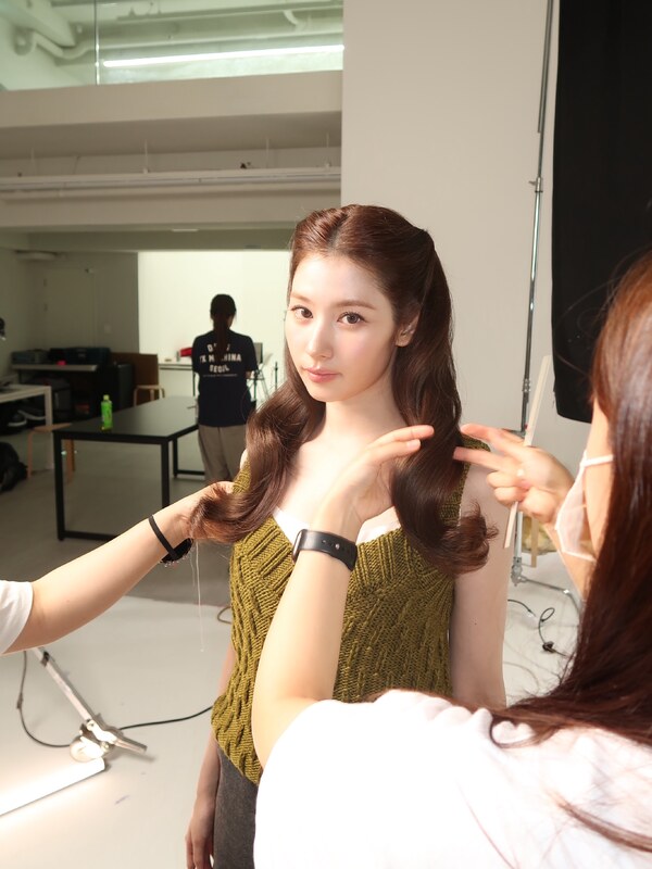 Minatozaki Sana nude photo 13