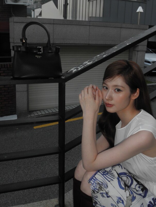 Minatozaki Sana nude photo 11