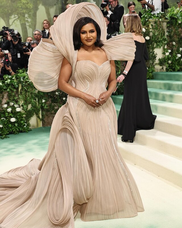 Mindy Kaling nude photo 1